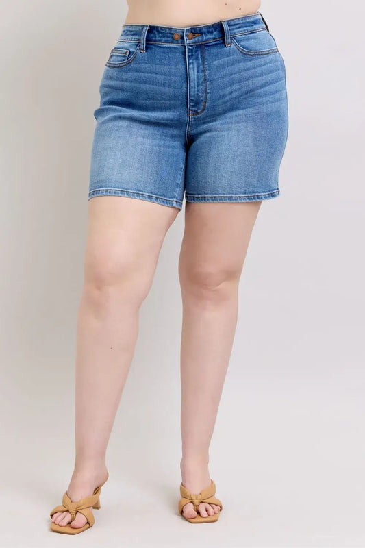 Judy Blue Denim Shorts Plus Size model featuring 2-button front and functional pockets, perfect for stylish summer wear.