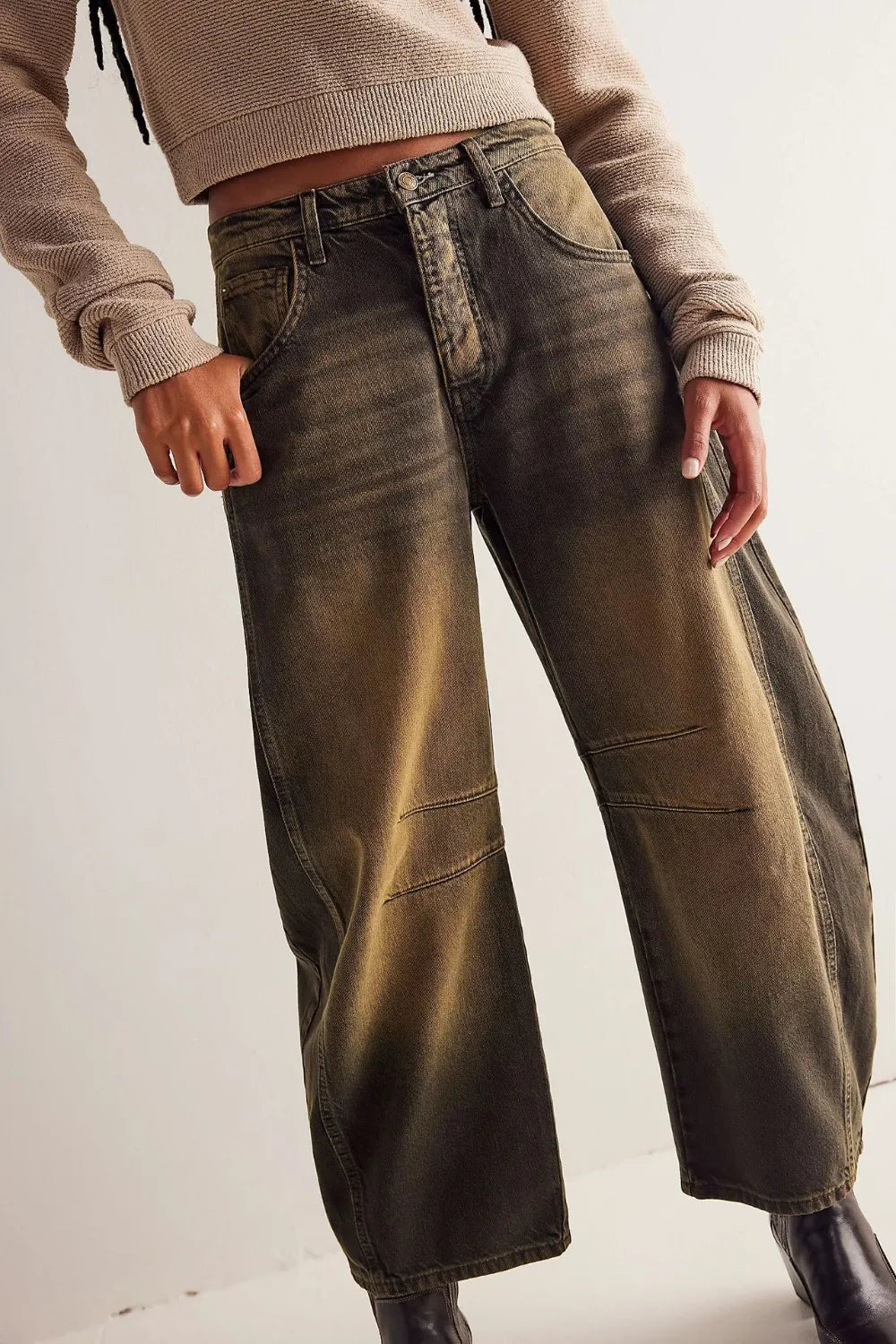 Wide Leg Jeans with Pockets for Everyday Casual Style, featuring buttoned front and relaxed fit.