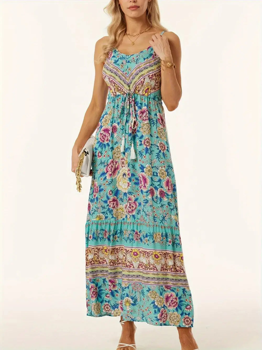 Printed Scoop Neck Midi Cami Dress – Chic design featuring floral prints and a flattering silhouette for summer outings.