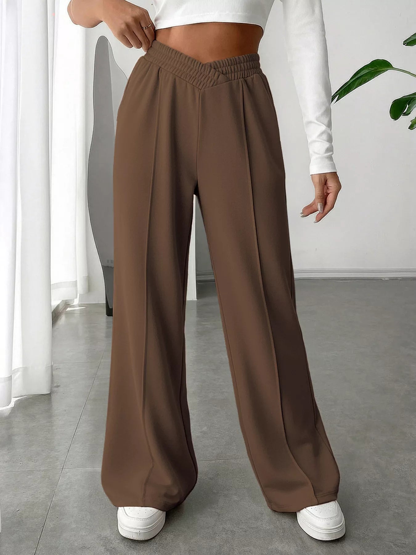 Wide Leg High Waist Pants in brown, featuring a comfortable elastic waistband, perfect for an elegant everyday style.