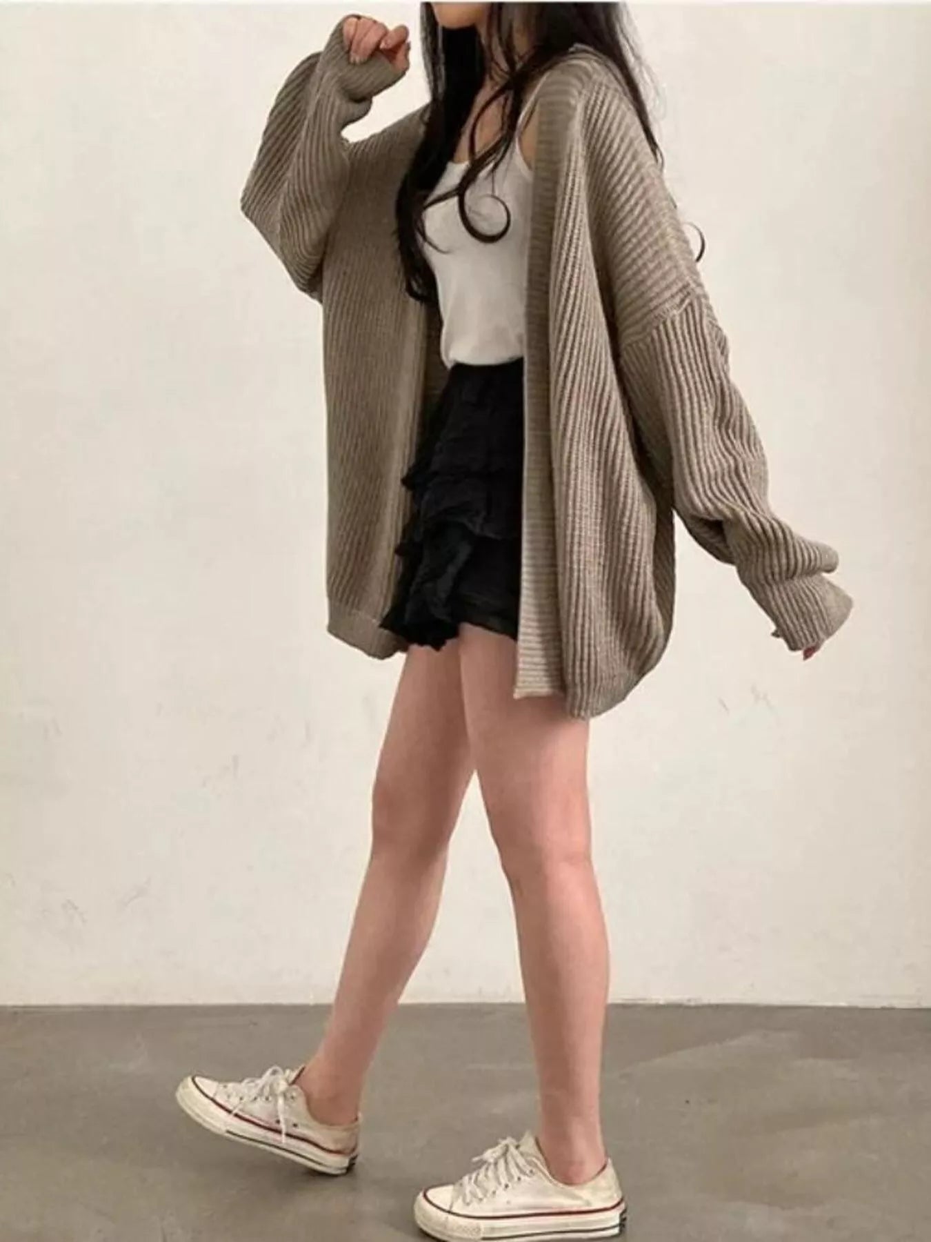 Open Front Oversized Knit Cardigan for Women style, showcasing an oversized cardigan paired with a casual outfit.
