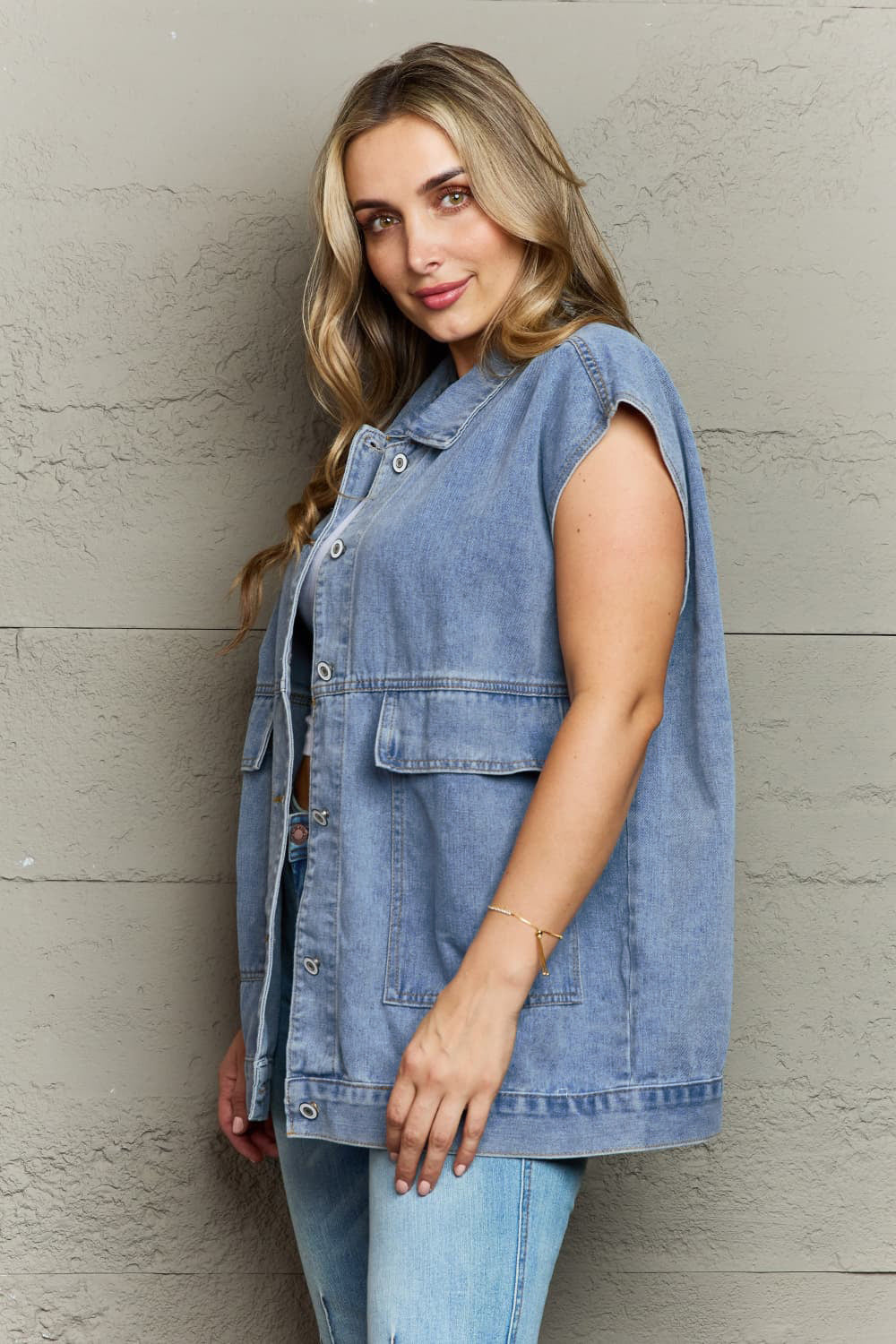 Collared Neck Sleeveless Denim Top with Pockets for Casual Wear, featuring a relaxed fit and side pockets.