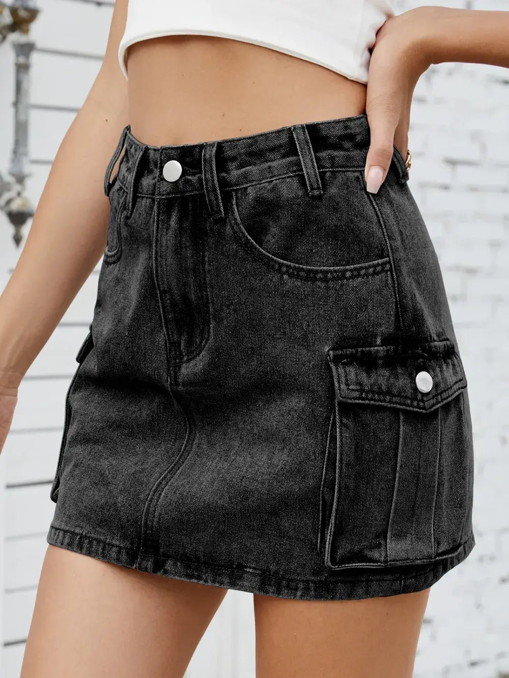 Cargo denim skirt for women in black with functional pockets, perfect for casual and trendy looks.