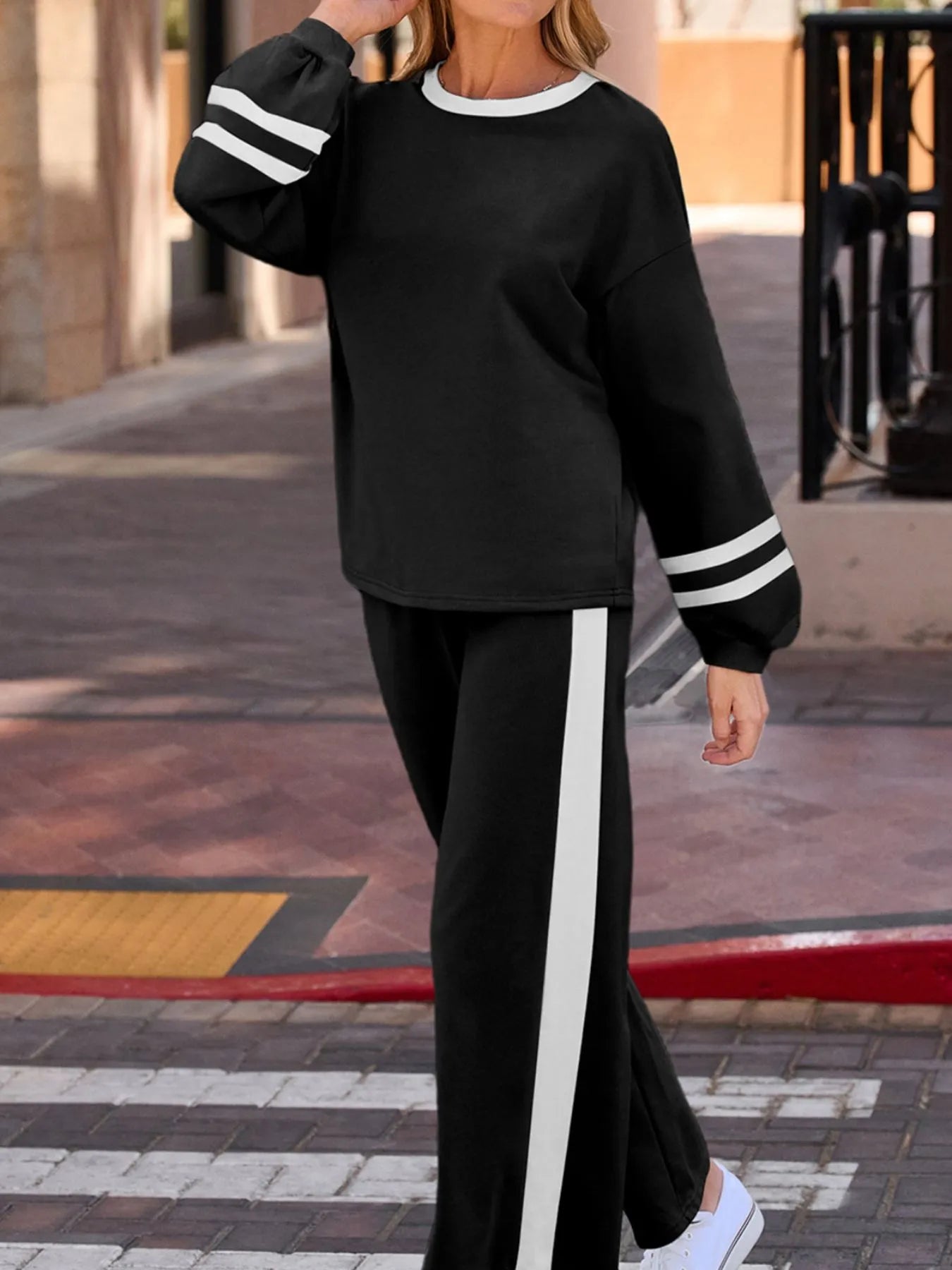 Contrast Trim Round Neck Top and Pants Set, black outfit with drawstring, slightly stretchy, sporty modern style.