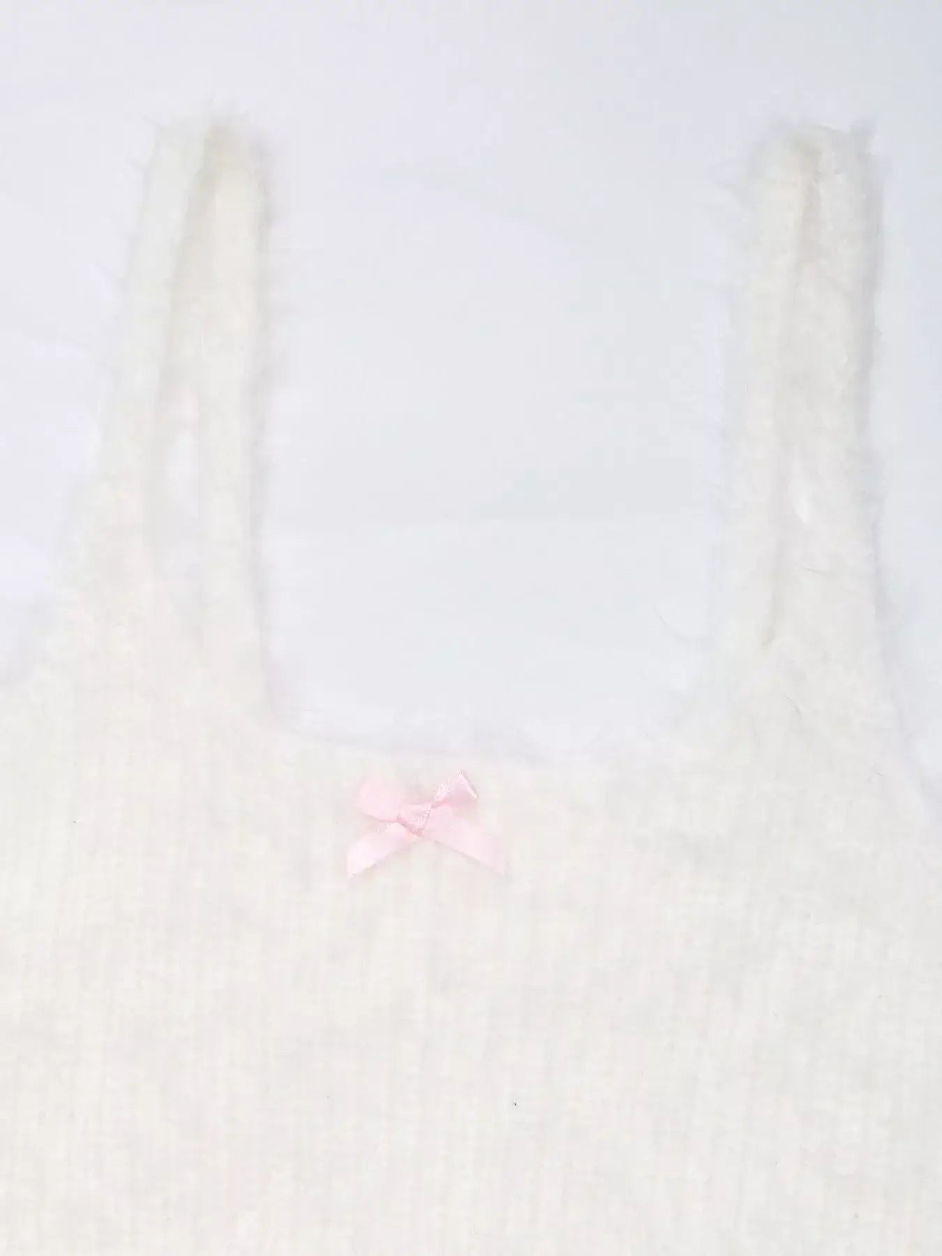 Bow Scoop Neck Cropped Cami in white with pink bow detail for a playful summer look.