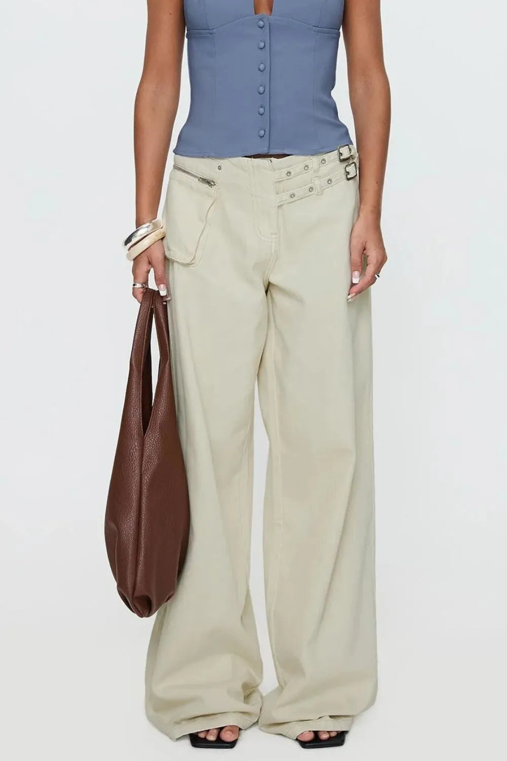 Wide Leg Jeans with Pockets for Comfortable Everyday Wear, featuring a light beige color and side pockets.