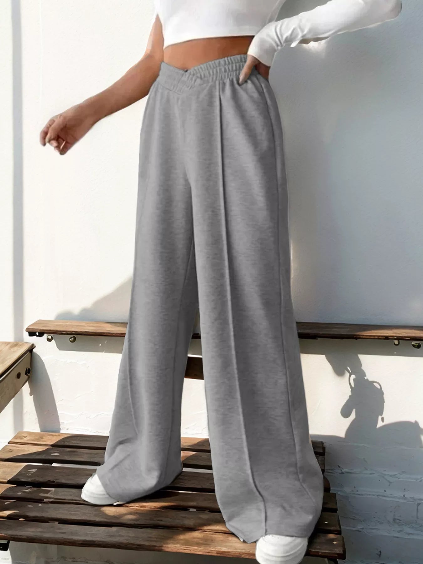 Wide Leg High Waist Pants in gray, perfect for creating an elegant everyday style.